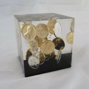 Vintage 1973 Floating PENNY Lucite Acrylic PAPERWEIGHT Coin Retro Cosmetic Scuff - Picture 1 of 6