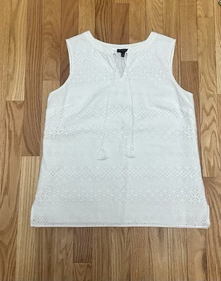 Camiseta sin mangas Talbots con ojales bordados borla mediana blanca algodón boho núcleo costero Foto 1 de 4