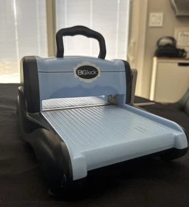 Sizzix BIGkick BLUE Die-Cutting & Embossing Machine Only Model 02 Big Kick - Picture 1 of 4