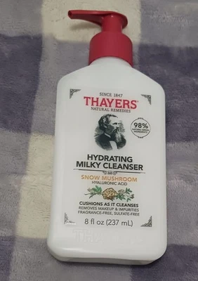 Limpiador hidratante lechoso Thayers setas de nieve ácido hialurónico Foto 1 de 2