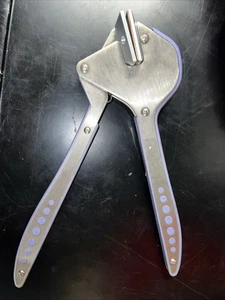 QUICK KUTZ SQUEEZE PURPLE DIE CUTTING EMBOSSING PRESS HAND TOOL - Picture 1 of 1