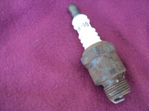 champion spark plug H-10, N.O.S.  - Picture 1 of 4