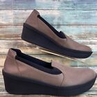 Clarks Cloudsteppers Gold Fabric Wedge Loafer Shoe Cushioned Comfort Womens 8.5M