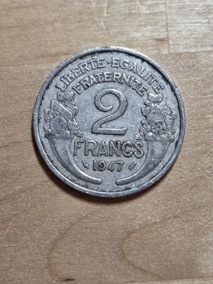 Moneda de 2 francos de Francia, 1947. KM# 886a, aluminio. Marianne con tocado de corona. Foto 1 de 4