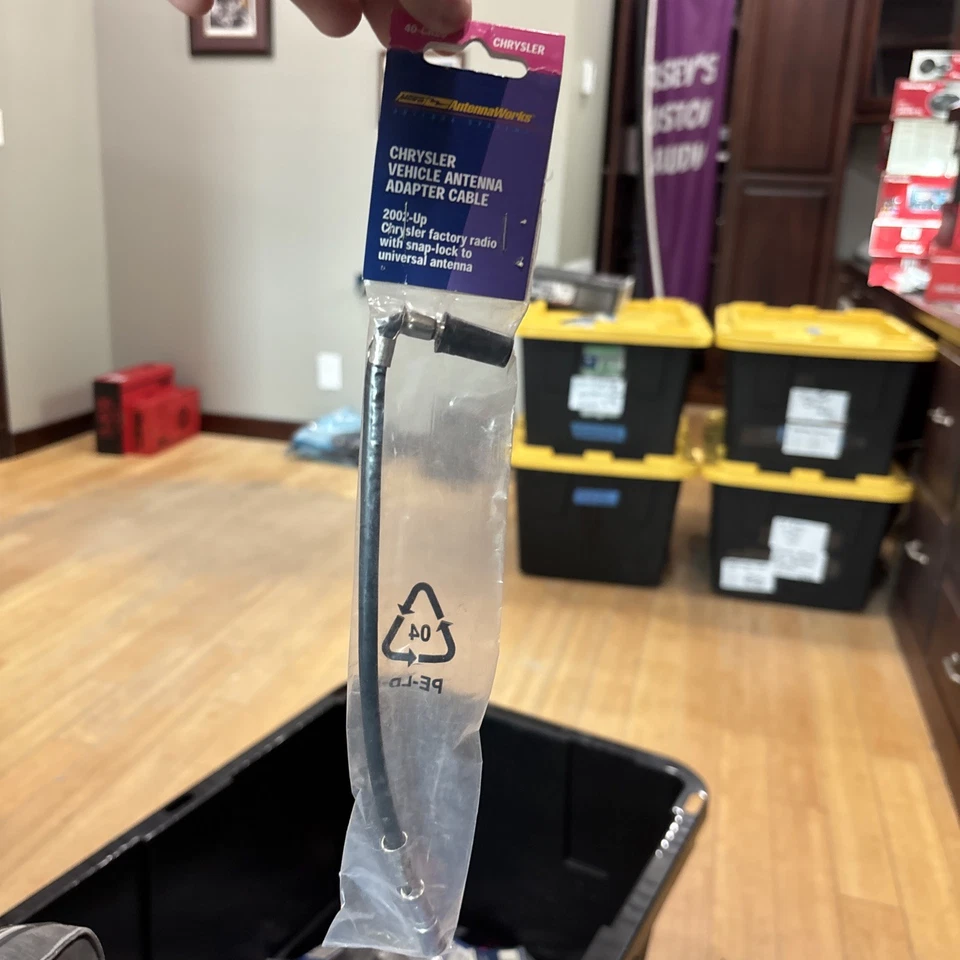 Adaptador Metra 40-CR20 para instalación de antena de posventa para vehículos seleccionados Foto 1 de 1