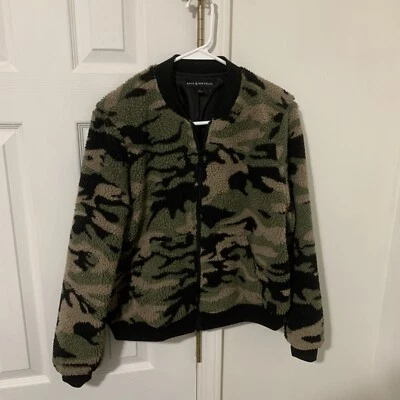 Rock & Republic Camo Zip Up Sherpa Fleece Jacket Size Women's Medium - Image 1 of 4