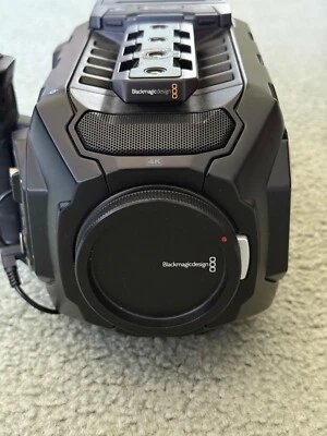 Blackmagic Design URSA Mini 4K EF Mount + V Mount + Blackmagic SSD Recorder - Image 1 of 4