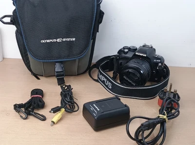 Olympus E400 Digital Camera  17.5-45mm F:3,5-5,6 - Image 1 of 4