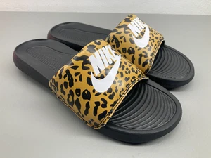 Sandali Nike donna Victoria One Slide taglia 8 stampa leopardata CN9676-700 - Foto 1 di 8
