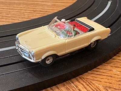 Трассовая автомодель Faller Mercedes с откидным верхом желтая/кремовая - Изображение 1 из 4