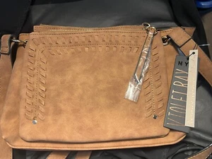 NUEVO Cartera Bandolera Violet Ray NYC Coñac con Acentos Dorados Suade - Imagen 1 de 4