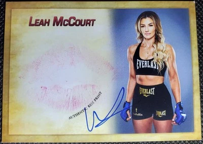 Tarjeta de beso autografiada de Leah McCourt Bellator & MMA Fighter 2022 Collectors Expo B Foto 1 de 3