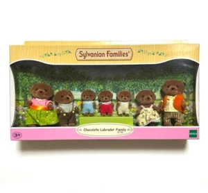 Sylvanian Families Chocolate Labrador Family de JP Nueva caja exterior tiene arañazos - Imagen 1 de 1