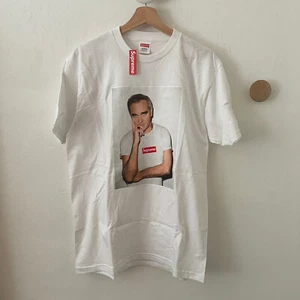 Camiseta SUPREME Morrissey Foto Logotipo Caja Blanca L Banda Smiths Concierto NUEVA - Imagen 1 de 5