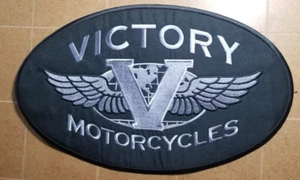 Parche Victory Motorcycles V bordado aprox 8,5" X 13,75" apagón - Imagen 1 de 2