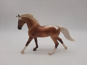 Breyer Reeves G3 Stablemates Galopp Warmblut Palomino Decke Parade Rassen - Bild 1 von 13