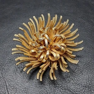 Vintage Jewelry Gold Tone Bow Pin Brooch. 16.519 - Picture 1 of 6