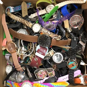 CA. 18 PFUND MODE MIX KONVOLUT UHREN TEILE ARMBÄNDER GROSSPACKUNG DAMEN HERREN - Bild 1 von 11