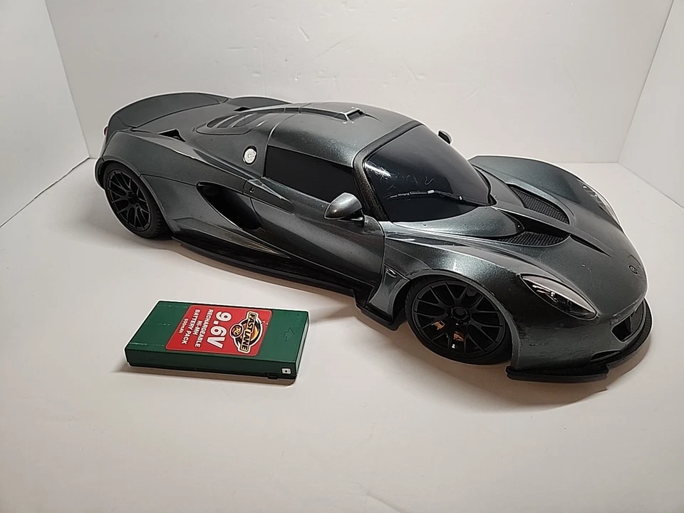 Fast Lane Toys R Us RC Hennessey Venom GT 1:8 | No Remote or Charger - Image 1 of 4