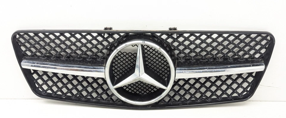 Parrilla Mercedes CLK320 1998-2001 (única) Foto 1 de 4