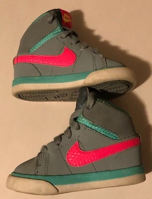 Nike Neón Verde Azulado/Rosa/Gris/Amarillo Zapatos para Niños Pequeños EE. UU. Talla 4C *Envío y devolución gratuitos* Foto 1 de 4