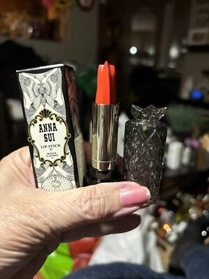 Lápiz labial Anna Sui tono V 601 3G.  ¡Nuevo en caja! Foto 1 de 4