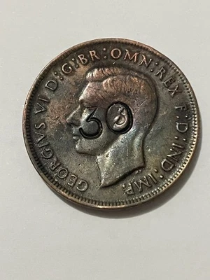 👀AUSTRALIAN 1944 PENNY COIN ENCARVED 30 ANTIQUE COIN ART 👀 - Image 1 of 2