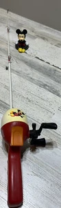 Caña de pescar y carrete flotante Zebco de colección Disney Mickey Mouse - Imagen 1 de 9