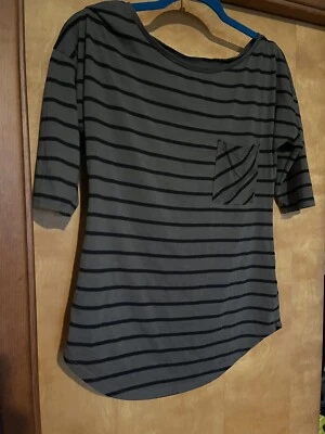 Top DECREE Oliva y Negro Rayas Mangas 3/4 Largo Talla Mediana Foto 1 de 4