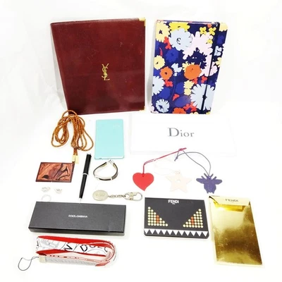 SIN TARIFA Louis Vuitton Monograma Diario Cubierta Dije 15 Piezas Set 585324 Foto 1 de 4