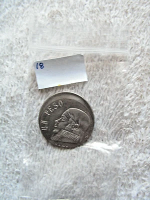 1 PESO ERROR COIN  JOSE MORELOS 1970 -1983 NOT DATE  FROM MEXICO. NO DATE R - Image 1 of 3