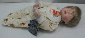 ASHTON-DRAKE PORCELAIN 13.75" BABY DOLL IN DISNEY'S SEPTEMBER POOH SLEEPER - Picture 1 of 6