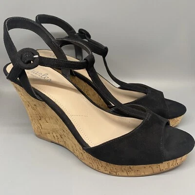 Sandalia de cuña negra con correa en T latina Charles by Charles David para mujer talla 9M Foto 1 de 4