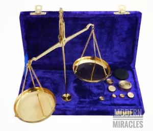 Escala de equilibrio de joyería de latón antigua decoración con caja de terciopelo y peso completo - Imagen 1 de 3