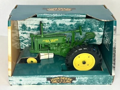 John Deere 1937 Model B Tractor With #5904 1/16 Diecast Model NIB - Image 1 of 4