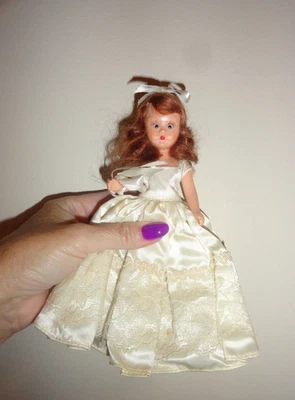 Muñeca Nancy Ann Storybook vintage de los años 50 novia 6 1/2" de alto ojos dormidos Foto 1 de 4