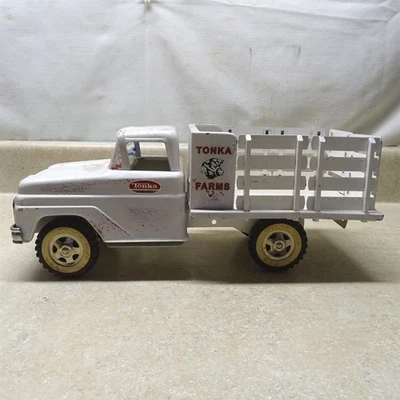 复古 Tonka Farms Stake 卡车,定制重绘应力外观,白色 — 第 1/4 张图片