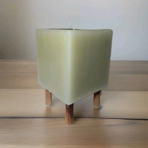 Pottery Barn quadratische Würfelkerze auf 4 Beinen salbeigrün - Bild 1 von 12