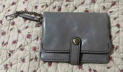 HOBO INTERNATIONAL CLIP EN LLAVERO CARTERA CUERO GRIS Foto 1 de 4