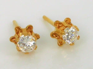 VTG BEAUTIFUL GOLD WASH STERLING BUTTERCUP STUD EARRINGS CZ STONE DAINTY .44G - Picture 1 of 2
