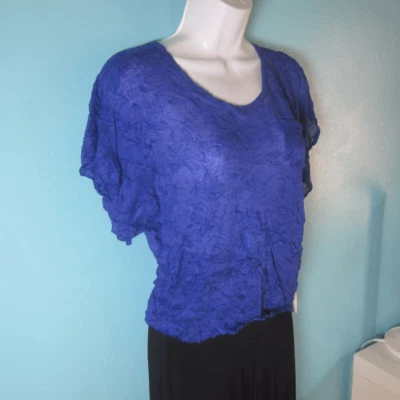 NOVA Camiseta Pulôver Kerisma Crinkle Crop em Malha Acrílica Azul Manga Curta Nova Com Etiqueta - Imagem 1 de 4