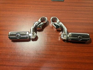 1.25" GENUINE HARLEY DAVIDSON SHORT ANGLED HIGHWAY PEGS AND MOUNTS #2056 - Picture 1 of 10