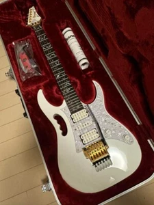 Ibanez JEM7V Steve Vai Signature Guitar - White with Gold Hardware, 2017 Model - Picture 1 of 9