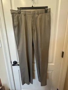 Pantalón de Vestir J. M. Haggar Premium 36x30 Calce Clásico Elastizado Sólido (Avena) (NUEVO CON ETIQUETAS) - Imagen 1 de 7