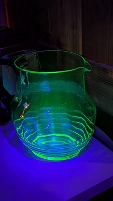 Antigua jarra de vidrio de vaselina vidrio de uranio verde - mango negro Foto 1 de 4