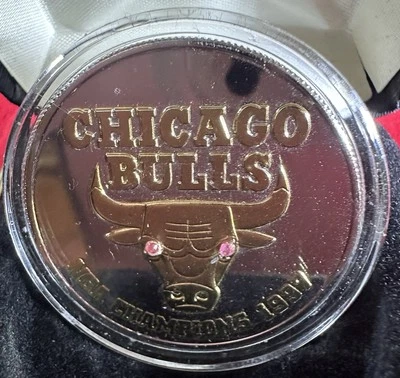 Chicago Bulls Highland Mint #767 Champs 1 Troy OZ plata/oro superposición/ojos de rubí Foto 1 de 4