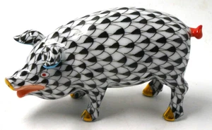BEAUTIFUL HEREND PORCELAIN BLACK FISH SCALE FISHNET PIG CURLY TAIL 15301 - Picture 1 of 5