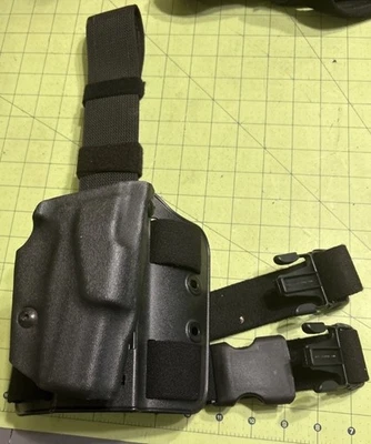Safariland Holster ALS 6004 6390 RH Glock 17/22 Mid-Ride Duty Level 1 - Image 1 of 2