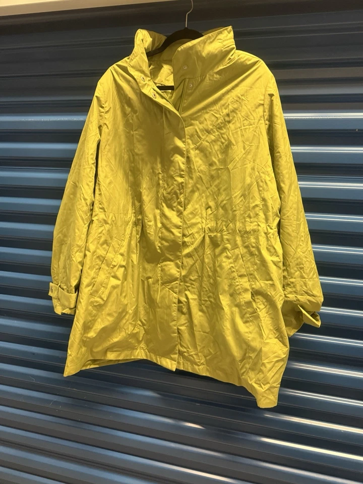 Abrigo de lluvia Alfani, cremallera, bolsillos, con capucha talla grande Foto 1 de 4