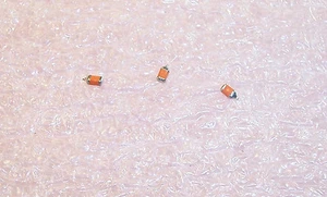 Menge (1900) 15uf 6,3V 20% "A" Gehäuse SMD TANTAL KONDENSATOREN 595D156X06R3A2T SPRAGUE - Bild 1 von 2